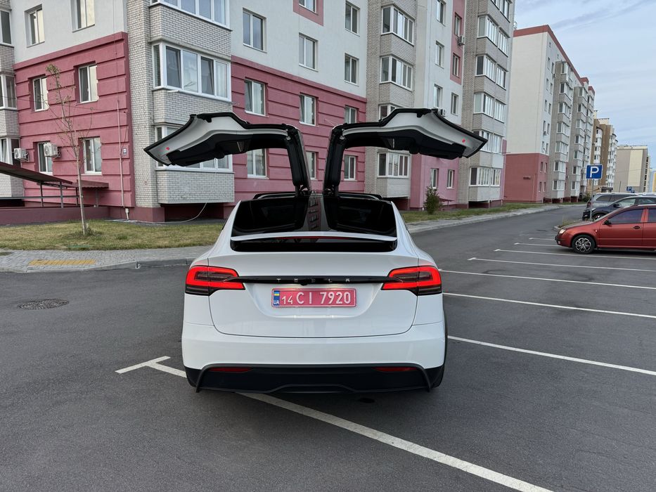 Tesla model x продам