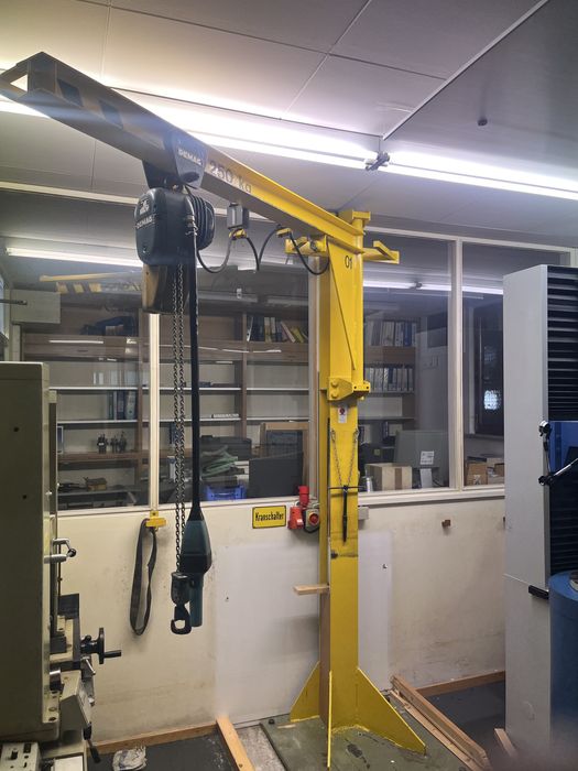 Żuraw 250kg + wciągarka Demag L-185cm, H - 278cm