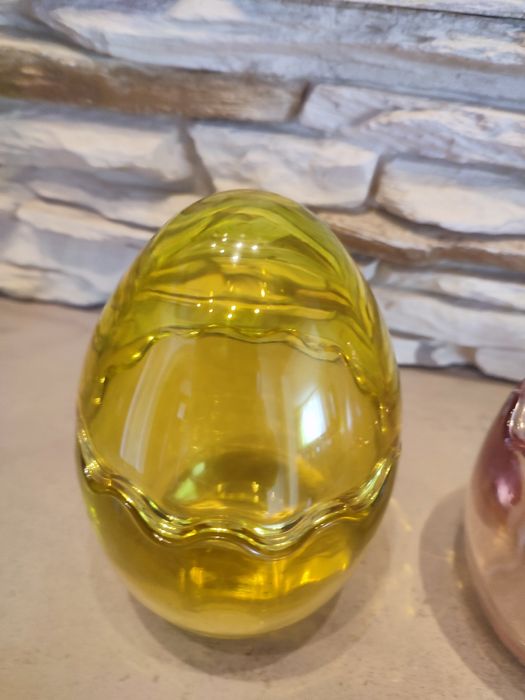 Szklane ozdoby w kształcie jajek