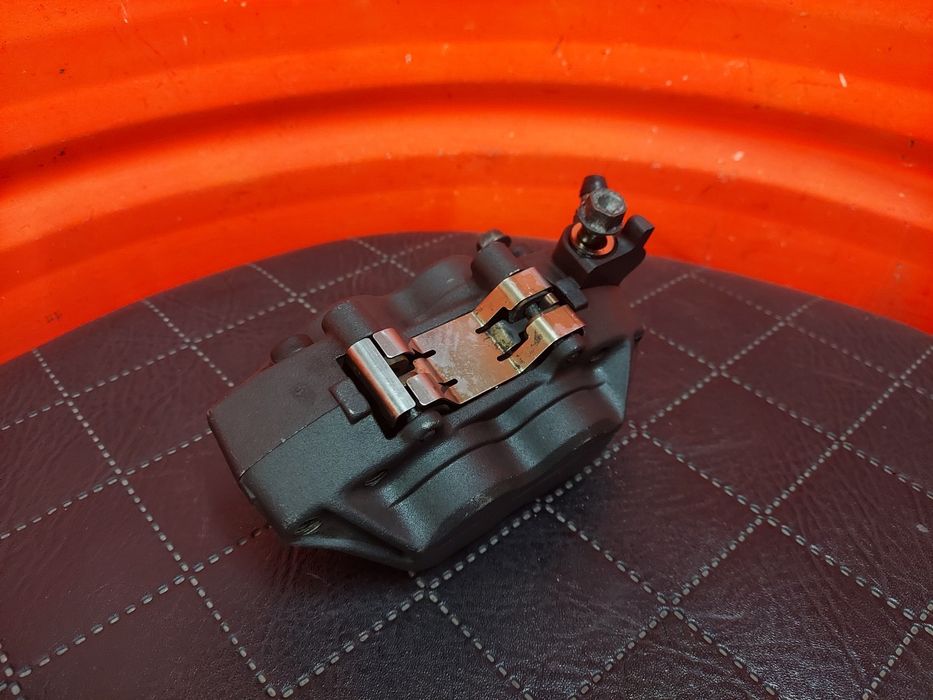 Zaciski Honda CBR 600 F4/F4i/Sport 929/954/900RR przód lewy prawy