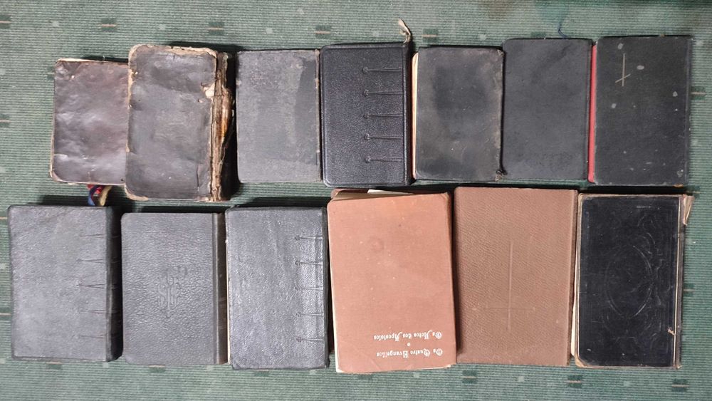 Lote 13 Livros religiosos antigos