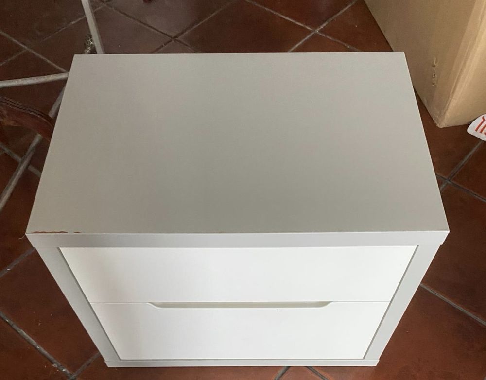 Vendo 2 mesas de cabeceira por 70 euros