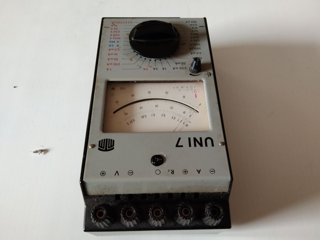 Miernik analogowy UNI 7
