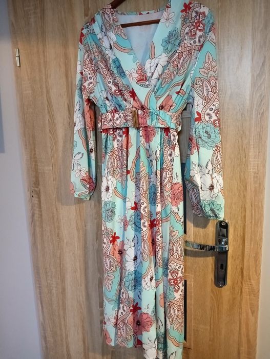 Sukienka wzorzysta kolor miętowy z dodatkiem paska