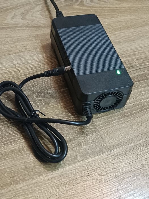 Зарядка 21v 5ампер