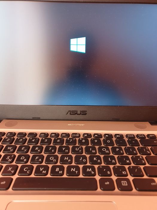 ASUS R414U під ремонт або запчастини