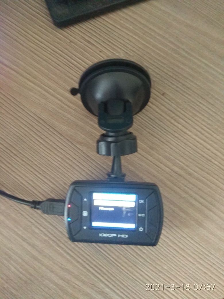 Відеорегістратор Ginzzu FX-801HD та відеорегістратор F900LHD
