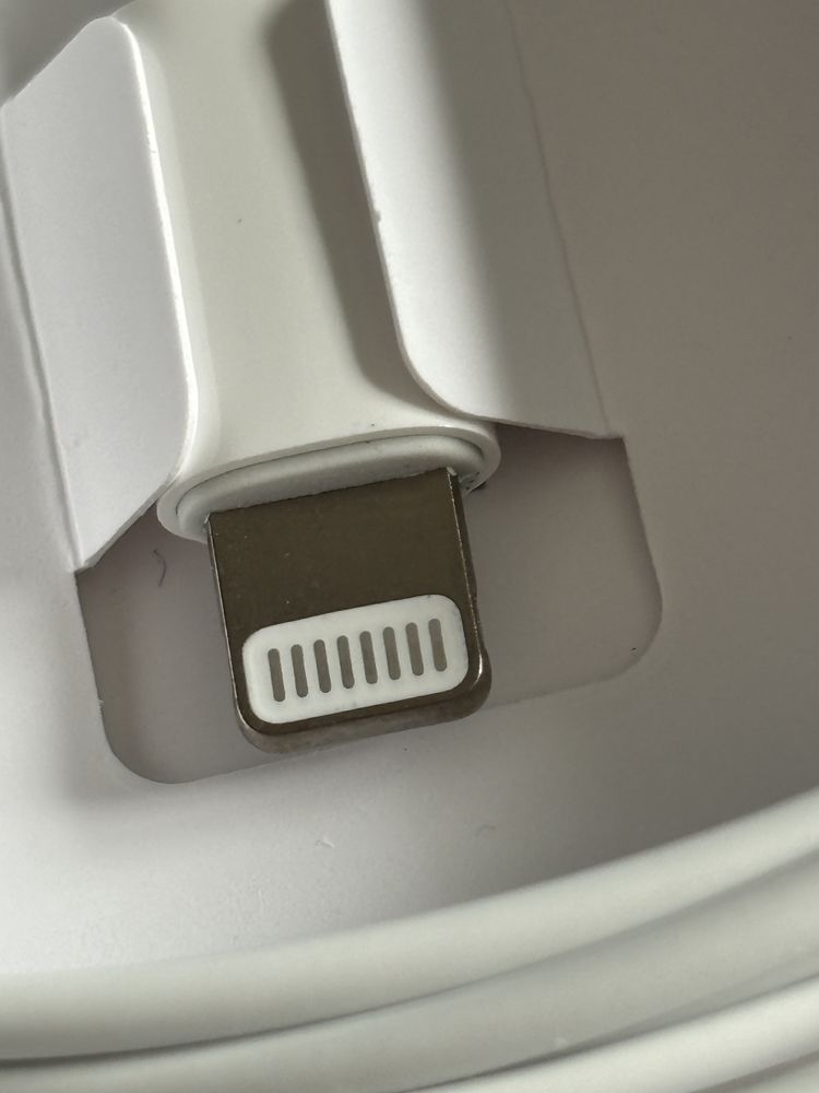 Наушники EarPods Lightning Connector