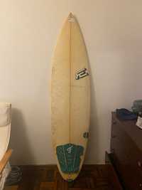 Prancha surf RedEyes 6'2 with leash