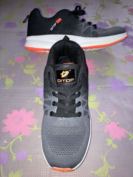 Чоловічи нові кросівки