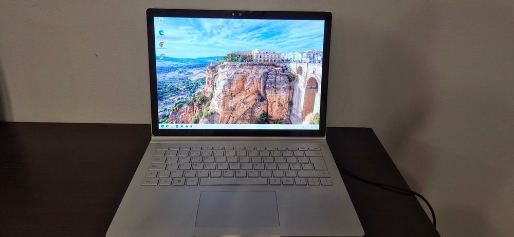 SurfaceBook 2 13 3K dotykowy i7-8650 .16GB RAM 512SSD Win 11 pro