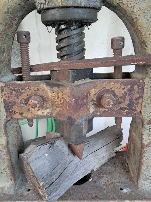 Prensa antiga em ferro