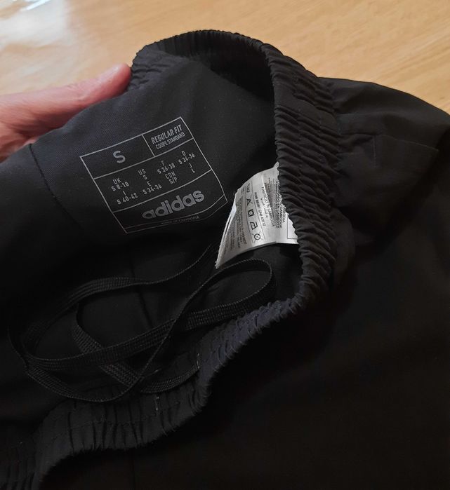 на подарунок adidas