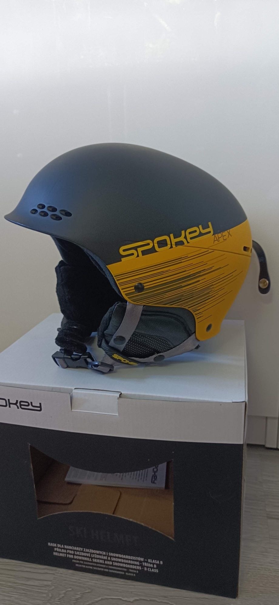 Kask narciarski snowboardowy