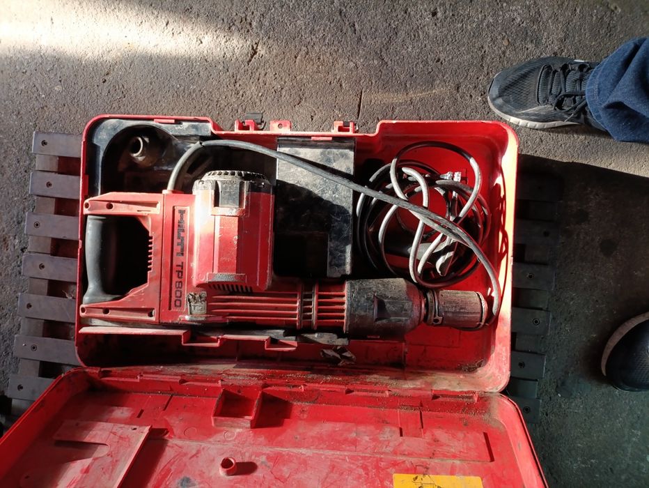 Młot wyburzeniowy Hilti TP 800