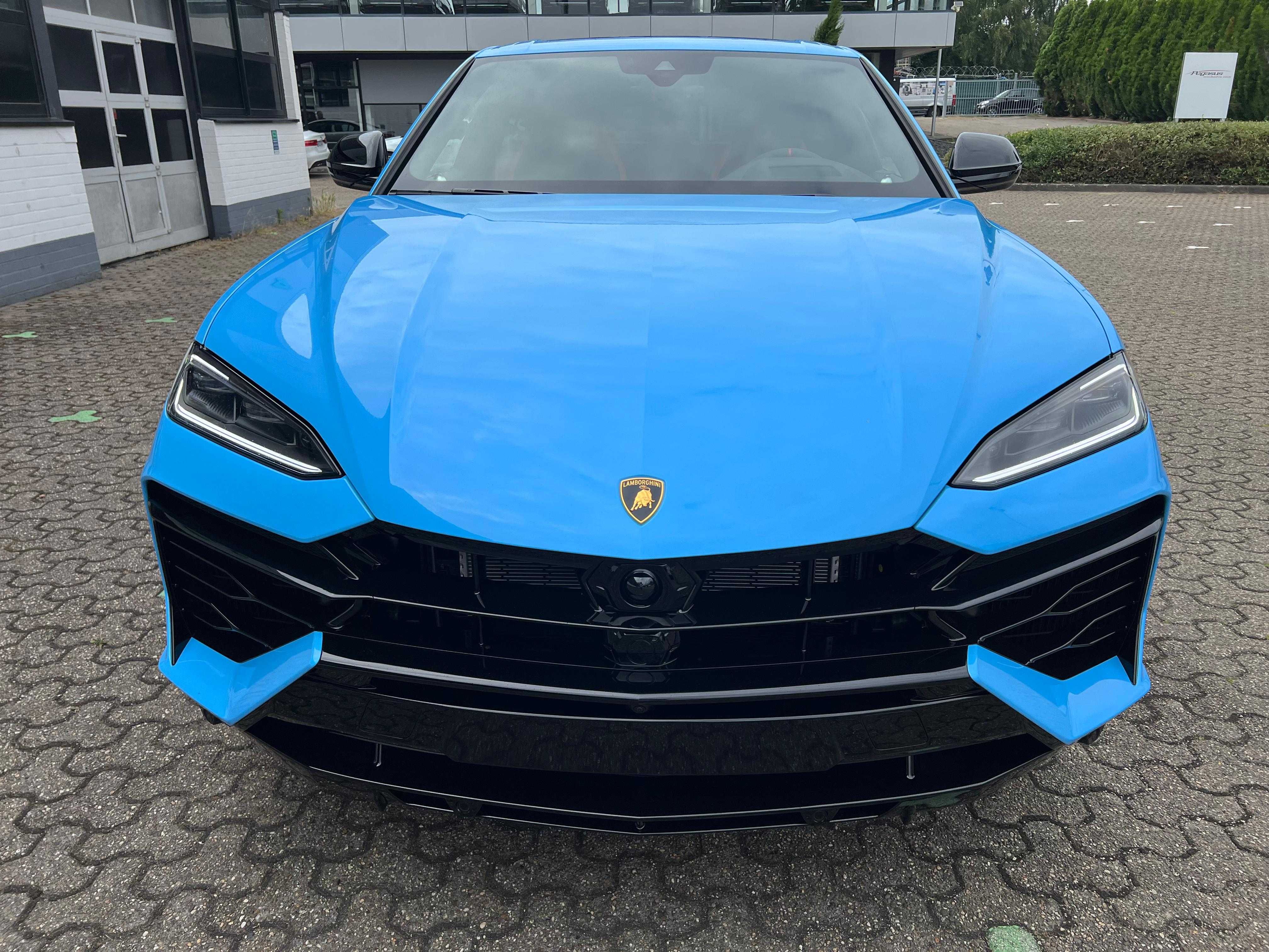 Lamborghini URUS SE 2025