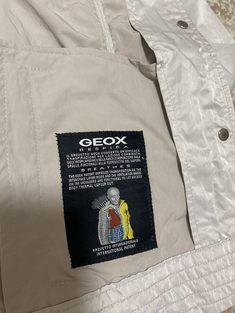 Продам ветрівку жіночу оригінал GEOX
