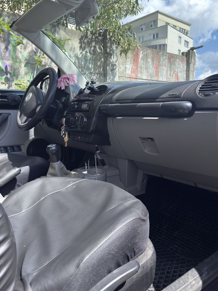 Vookswagen new beetle cabrio 1.4