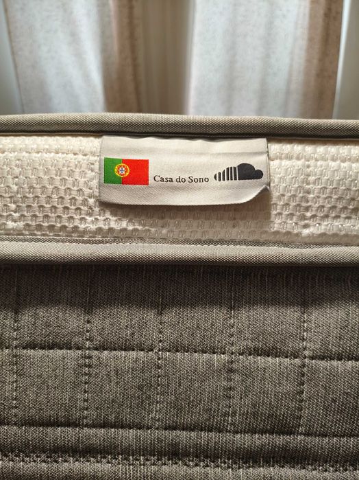 Vendo cama + estrado elevatório + colchão