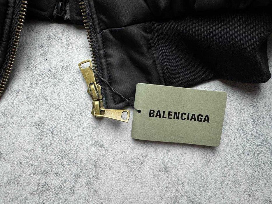 Бомбер Balenciaga Paris All In Hooded пуховик куртка opium