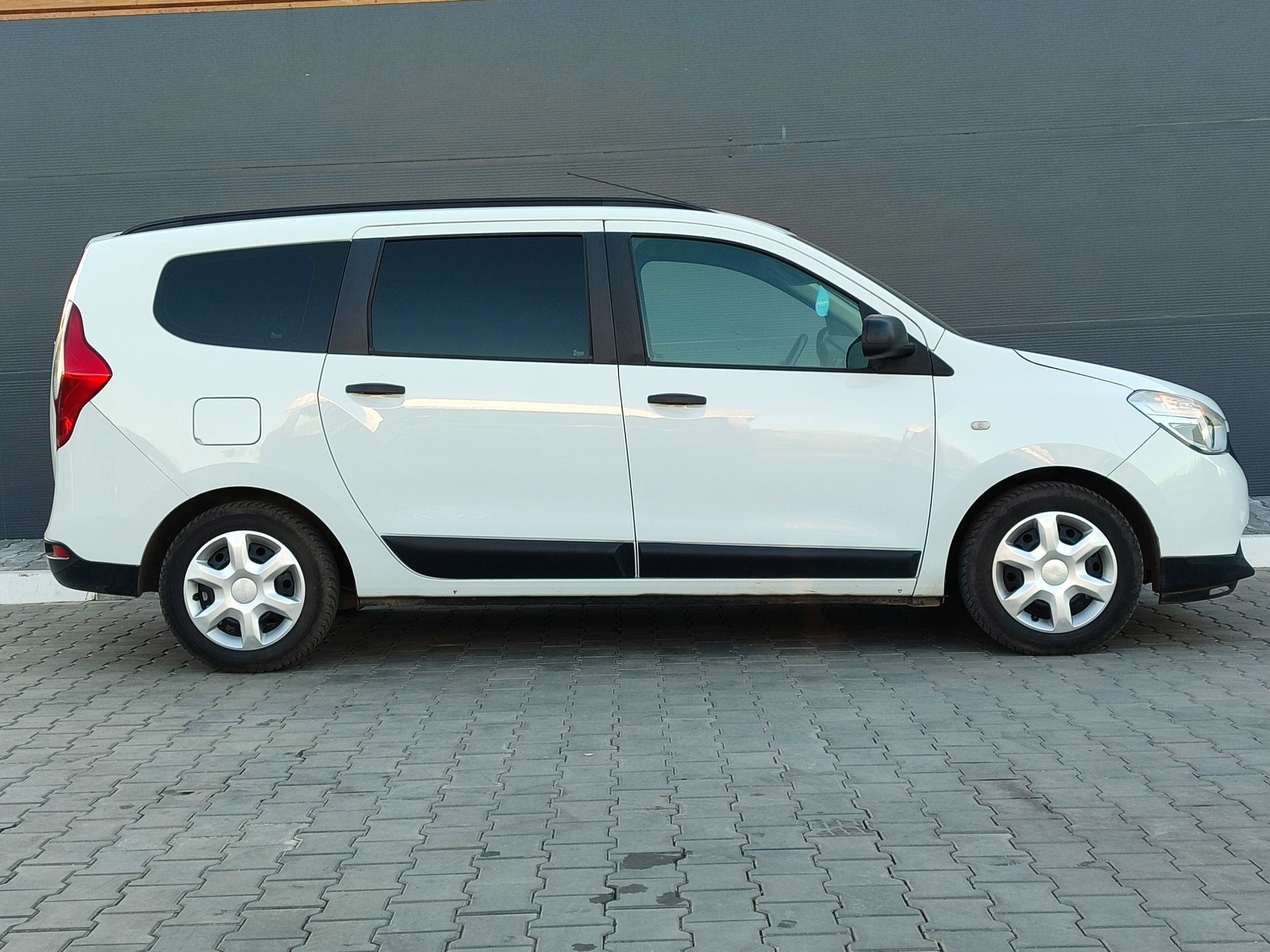 Продам DACIA "Renault" LODGY 2017г. Идеальное состояние Дизель 1.5л