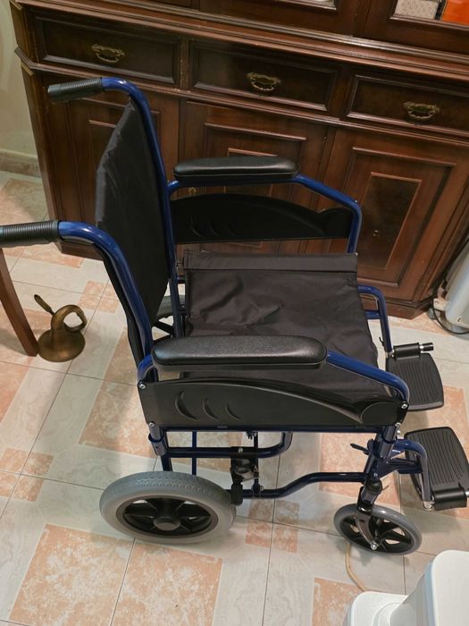 Cadeira de rodas dobrável  para transferência
