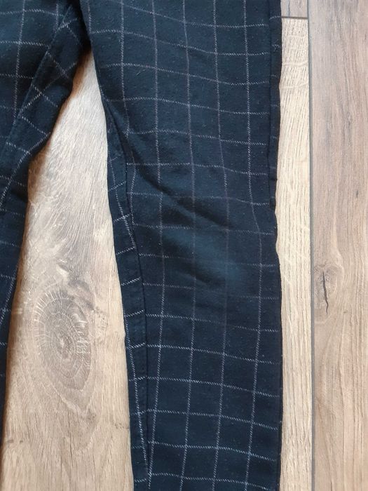 czarne spodnie w delikatną kratkę