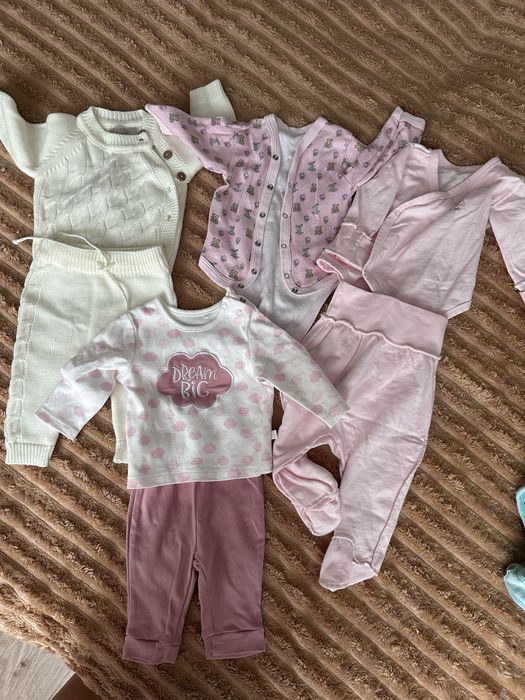 Дитячий одяг (пляшечки, іграшки та памперси у подарунок)