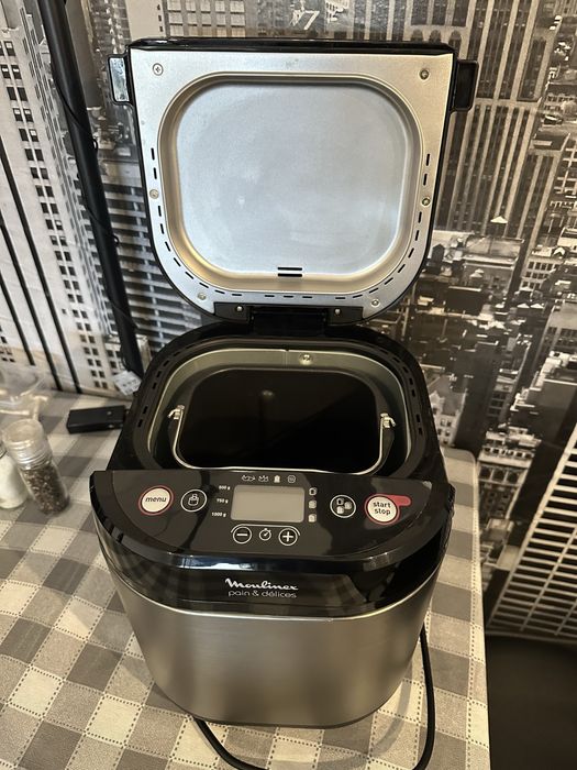Maquina de fazer pao usada 2 vezes