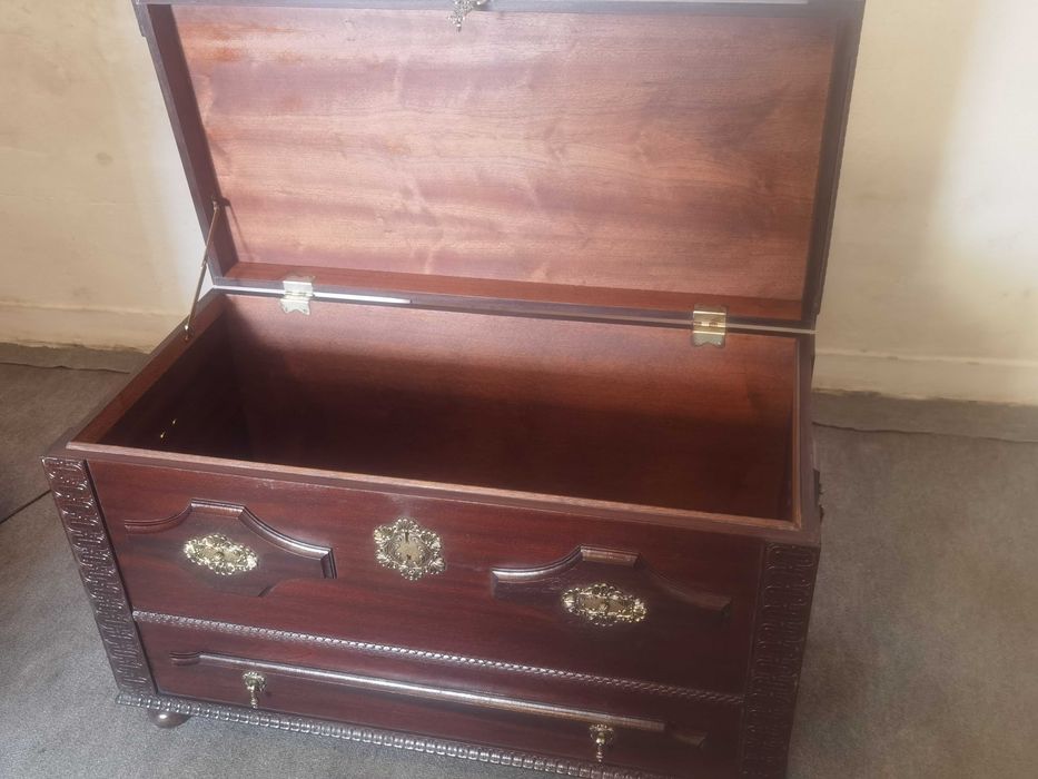 Mobilia antiga de quarto com 7 componentes - em muito bom estado