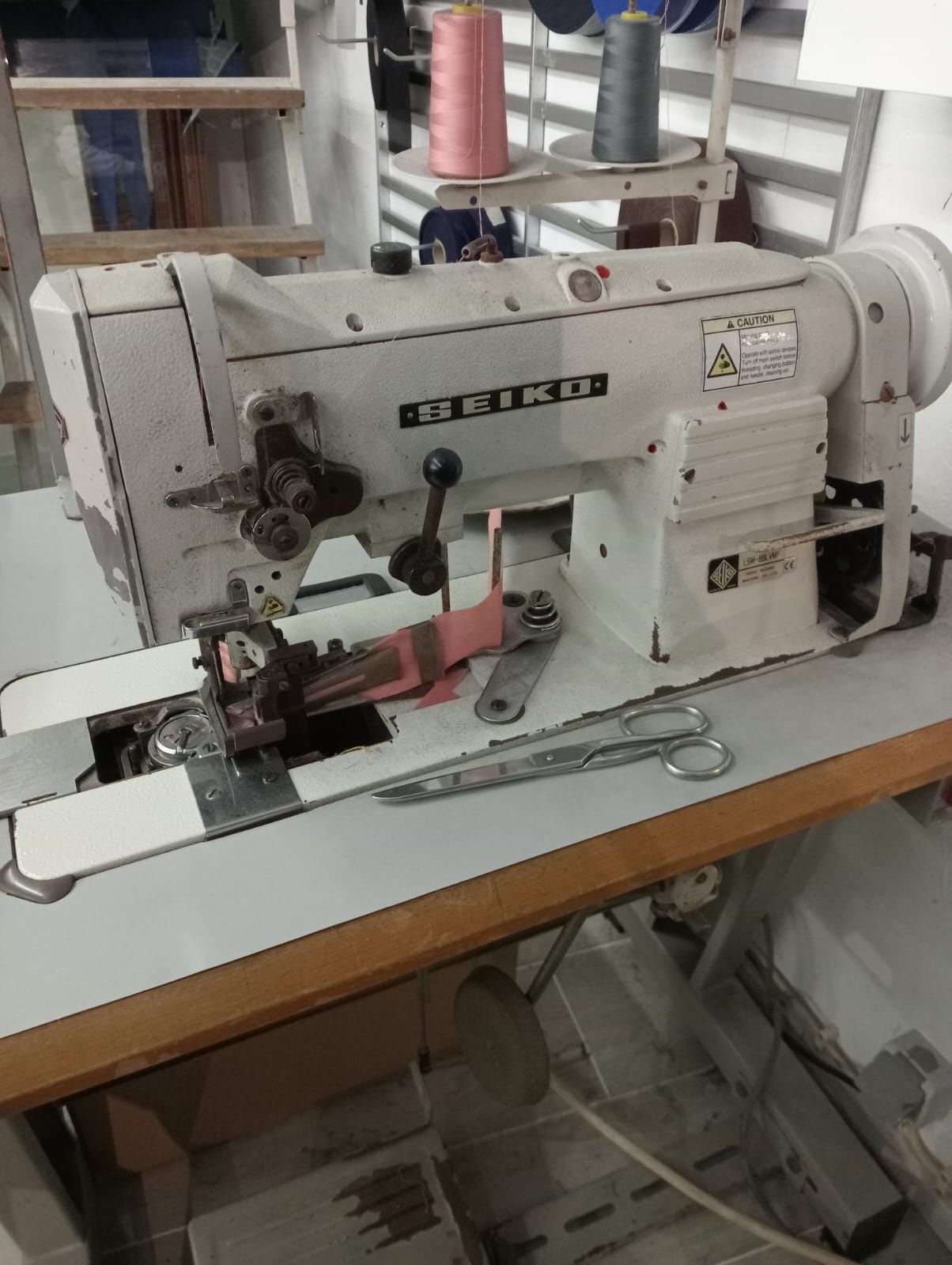 Maquina de afitar de triplo arrasto