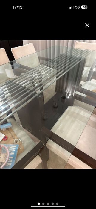 Mesa de jantar e cadeiras