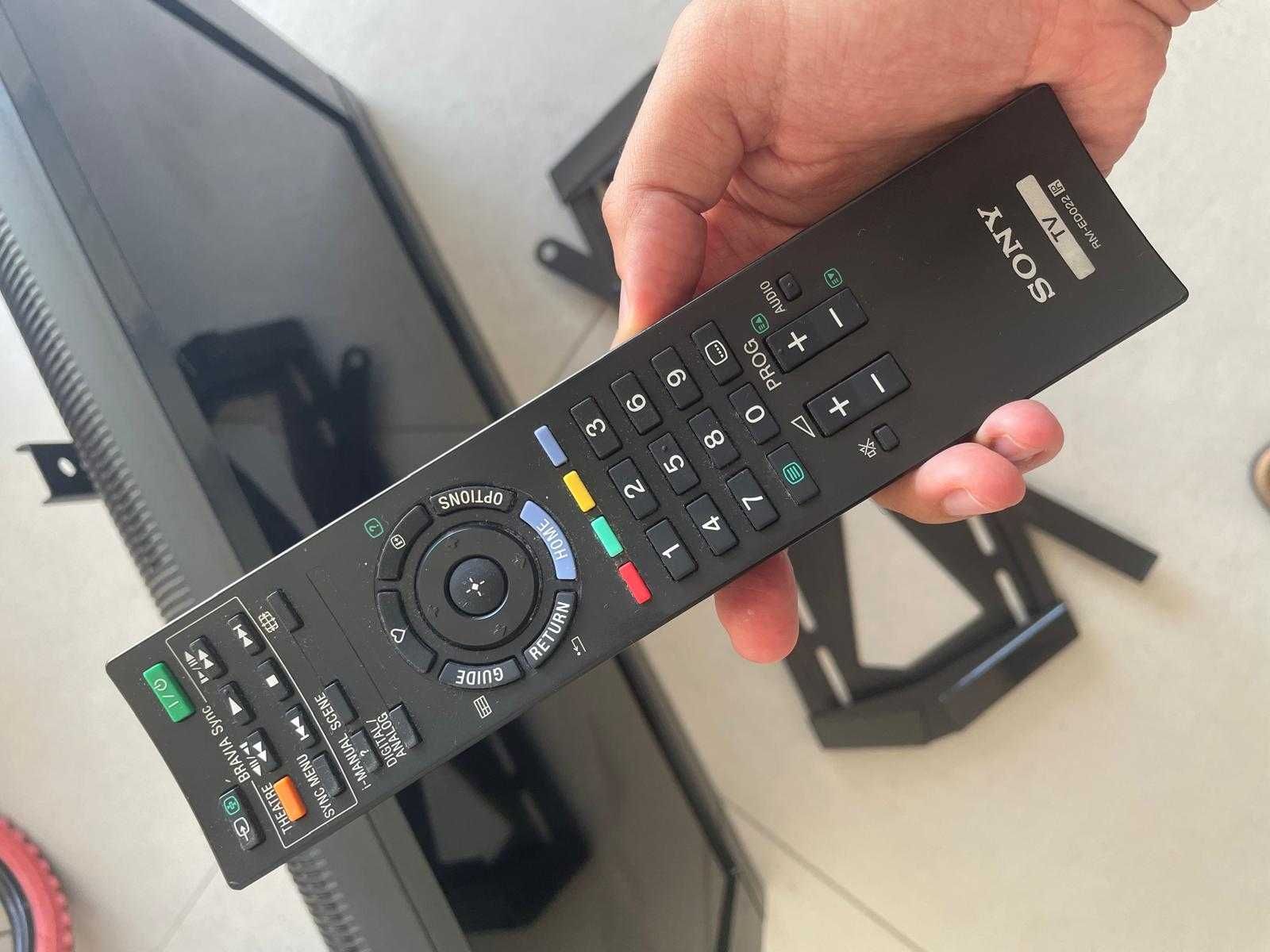 Televisão Sony Bravia kdl-32bx400 - A funcionar
