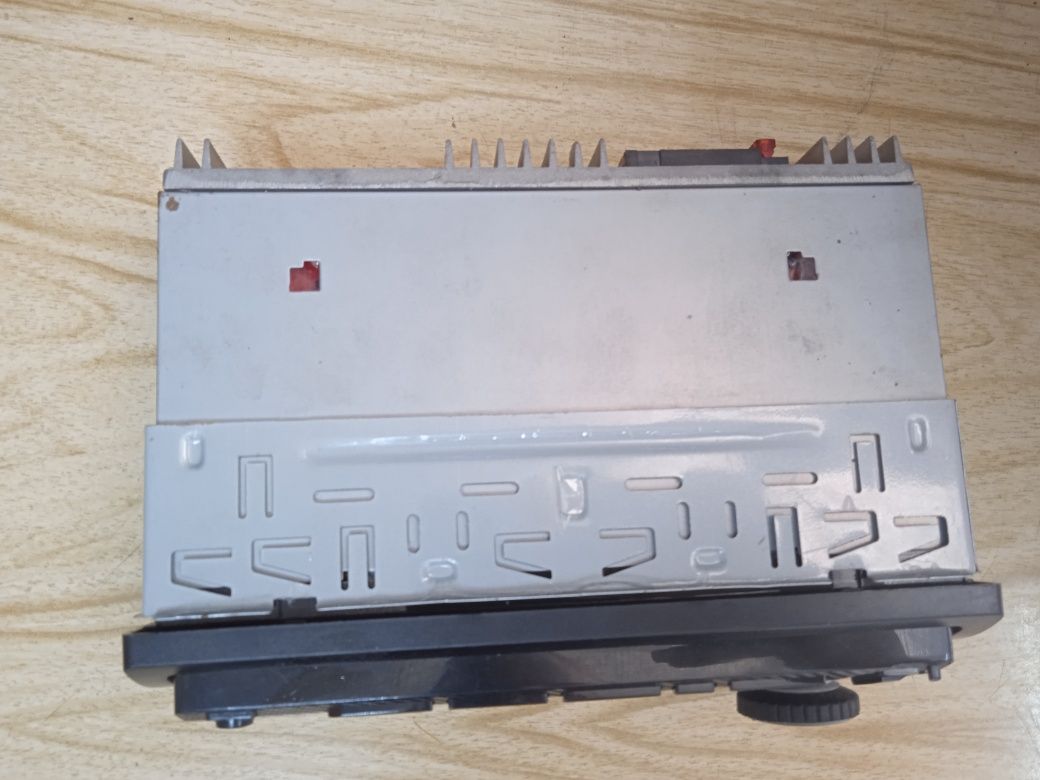 Продам магнитолу Cyclone MP-1068c на запчасти