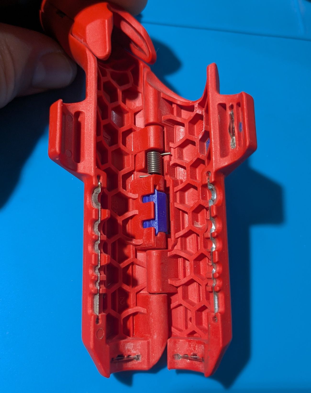Knipex 16 95 02 ErgoStrip для шульги (леворукий)