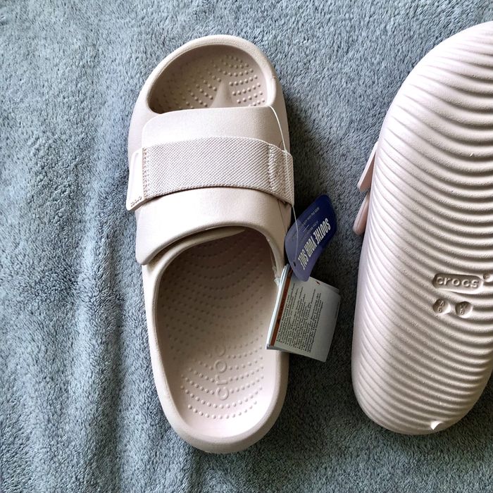 Шльопанці Crocs