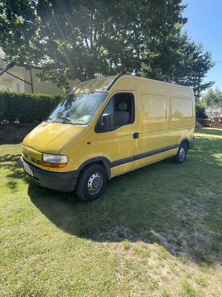 Renault Trafic bus