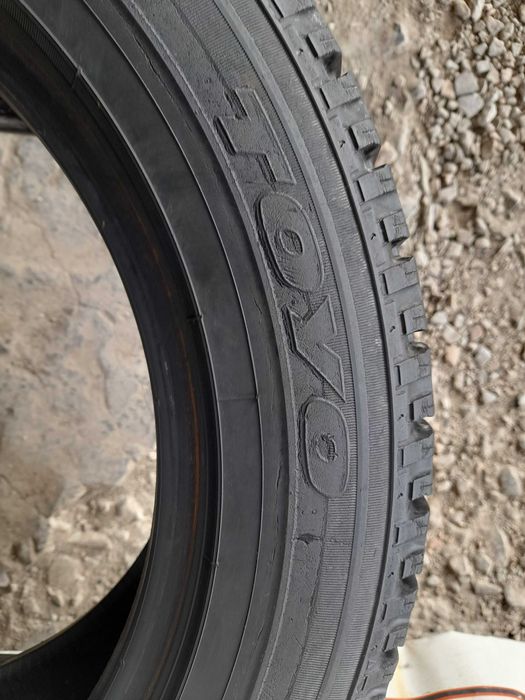 Зимові шини 215/60 R17C Toyo H09	90%залишок