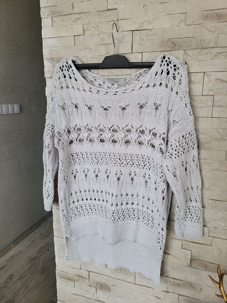 Biały dzianinowy lekki sweter z dziurami tył dłuższy Next M/L bawełna