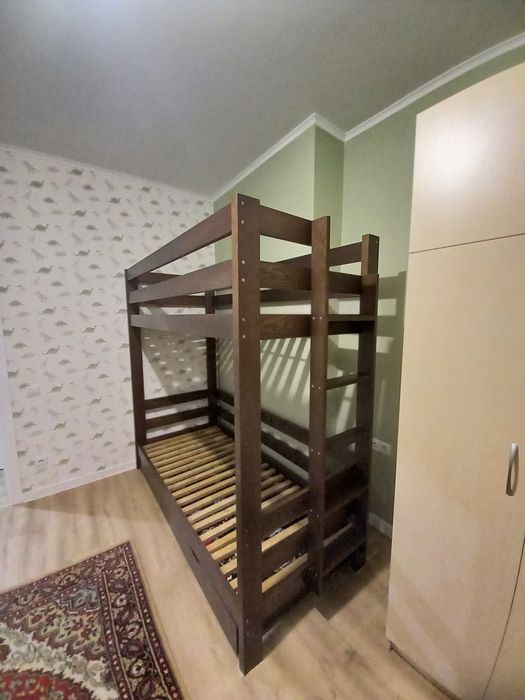 Двох'ярусне ліжко