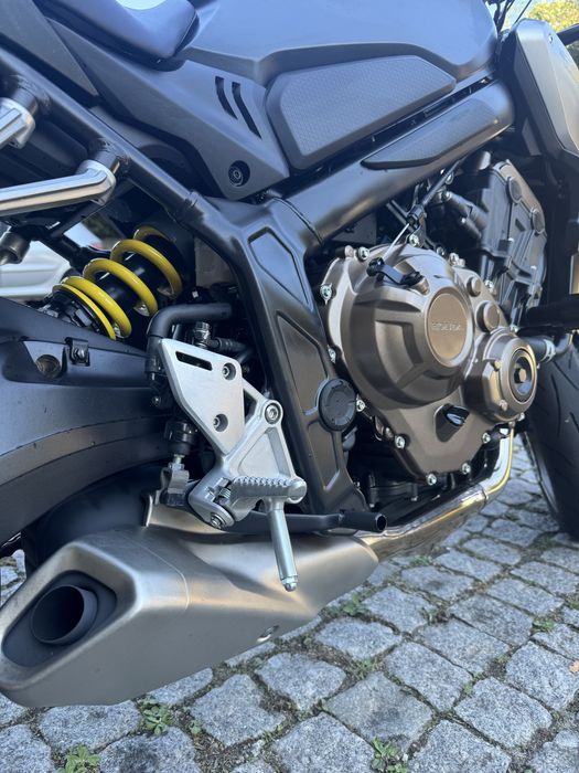 Honda CB650r preta