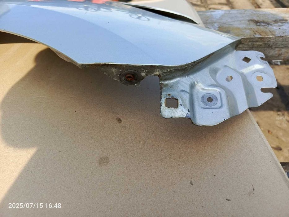 Mazda 5 błotnik prawy przód