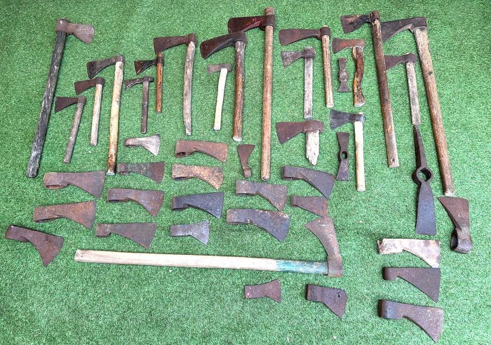 Ferrramentas antigas, machadas, 40 unidades 200,00€