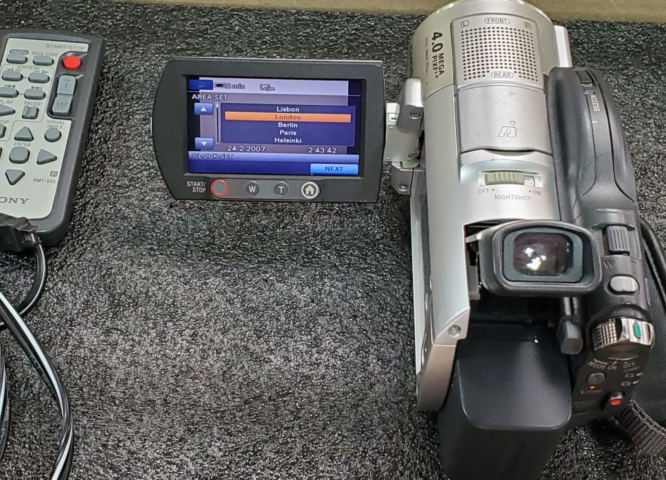 Відеокамера Sony DCR-DVD408E