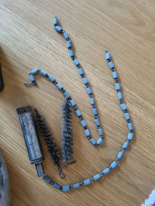 Niezbędnik do czyszczenia mausera i bidon wojskowy