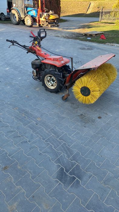 Zamiatarka spalinowa