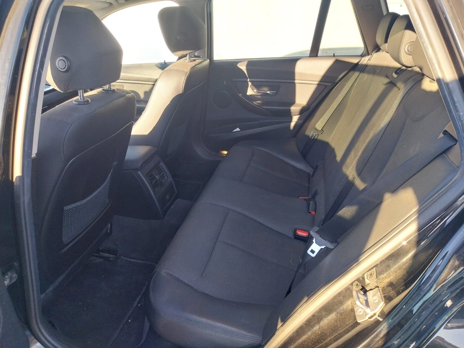 Vendo bmw 320d touring do ano 2014 ,revisionada em bom estado