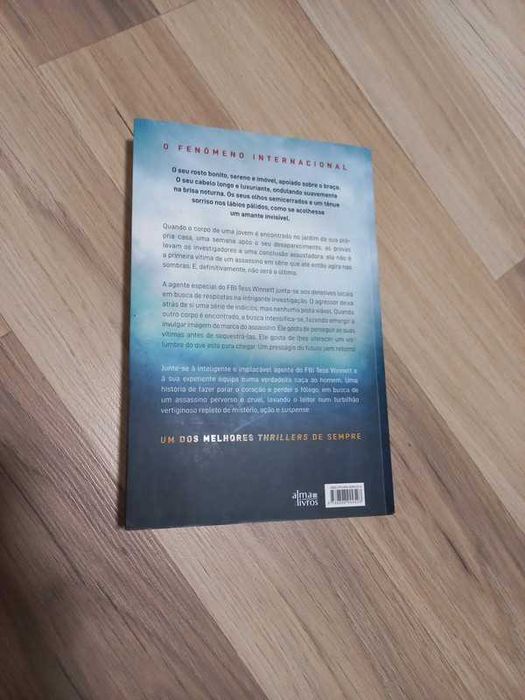 Livro "A rapariga fatal"