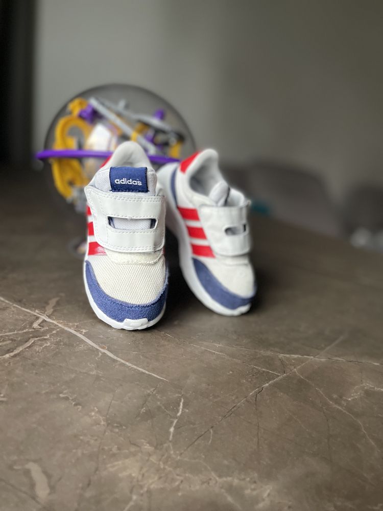 Дитячі кросівки adidas