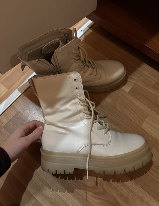 Молочні жіночі ботинки 39 р